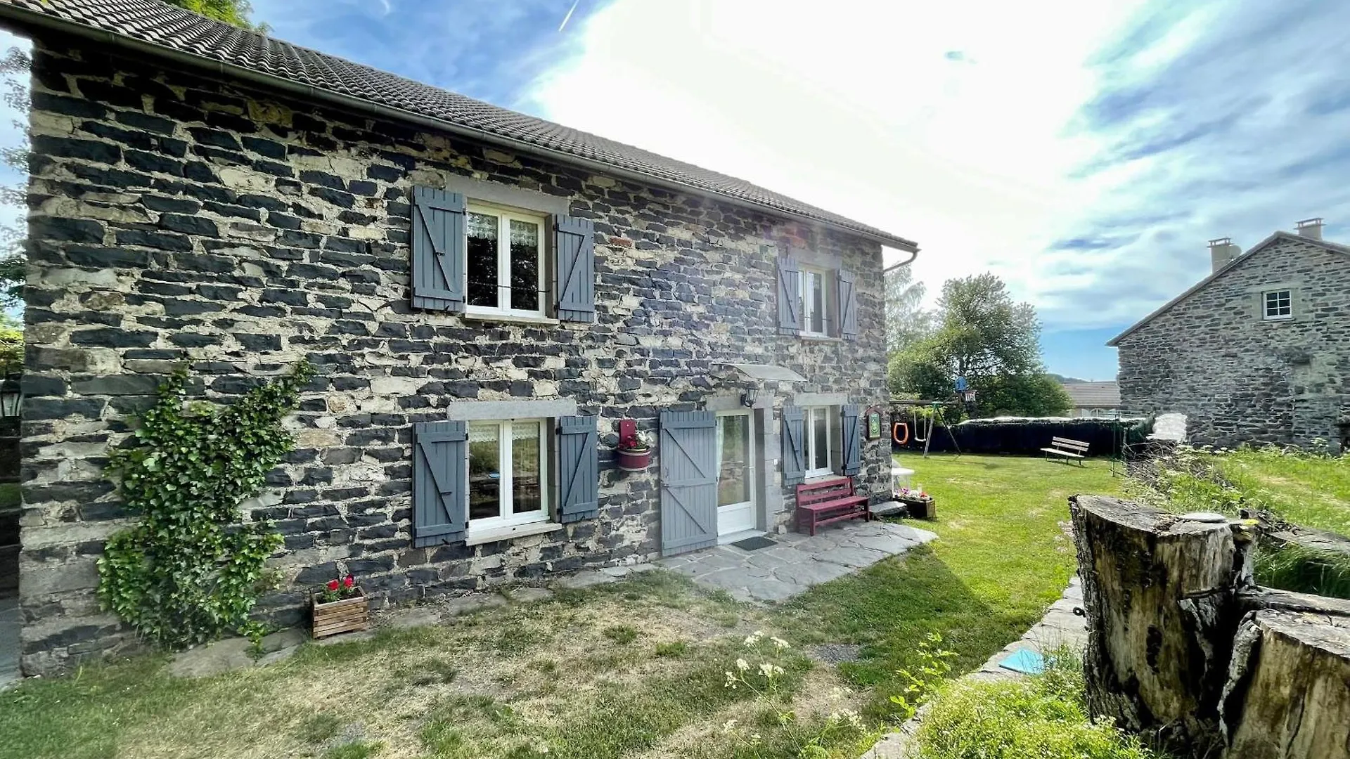 Maison De Charme En Pierres Avec Jardin, Cheminees Et Jeux Pour Enfants, Proche Foret Du Meygal - Fr-1-582-245 Araules
